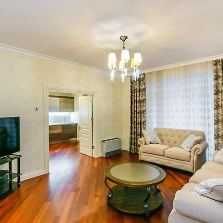 Lux Family Apartment In City Center Baku Exterior photo